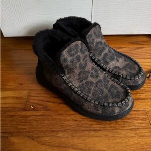 Leopard Print Fur-Lined Moccasin Slippers